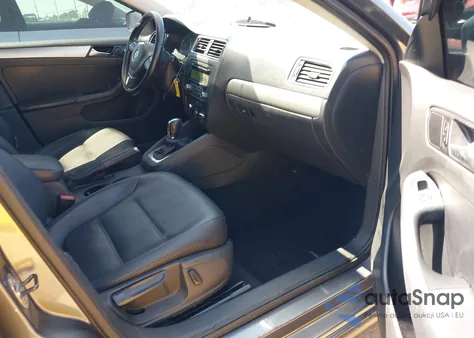 2014 Volkswagen Jetta 1.8T Se z USA, uszkodzony, nr VIN 3VWD17AJ5EM314646